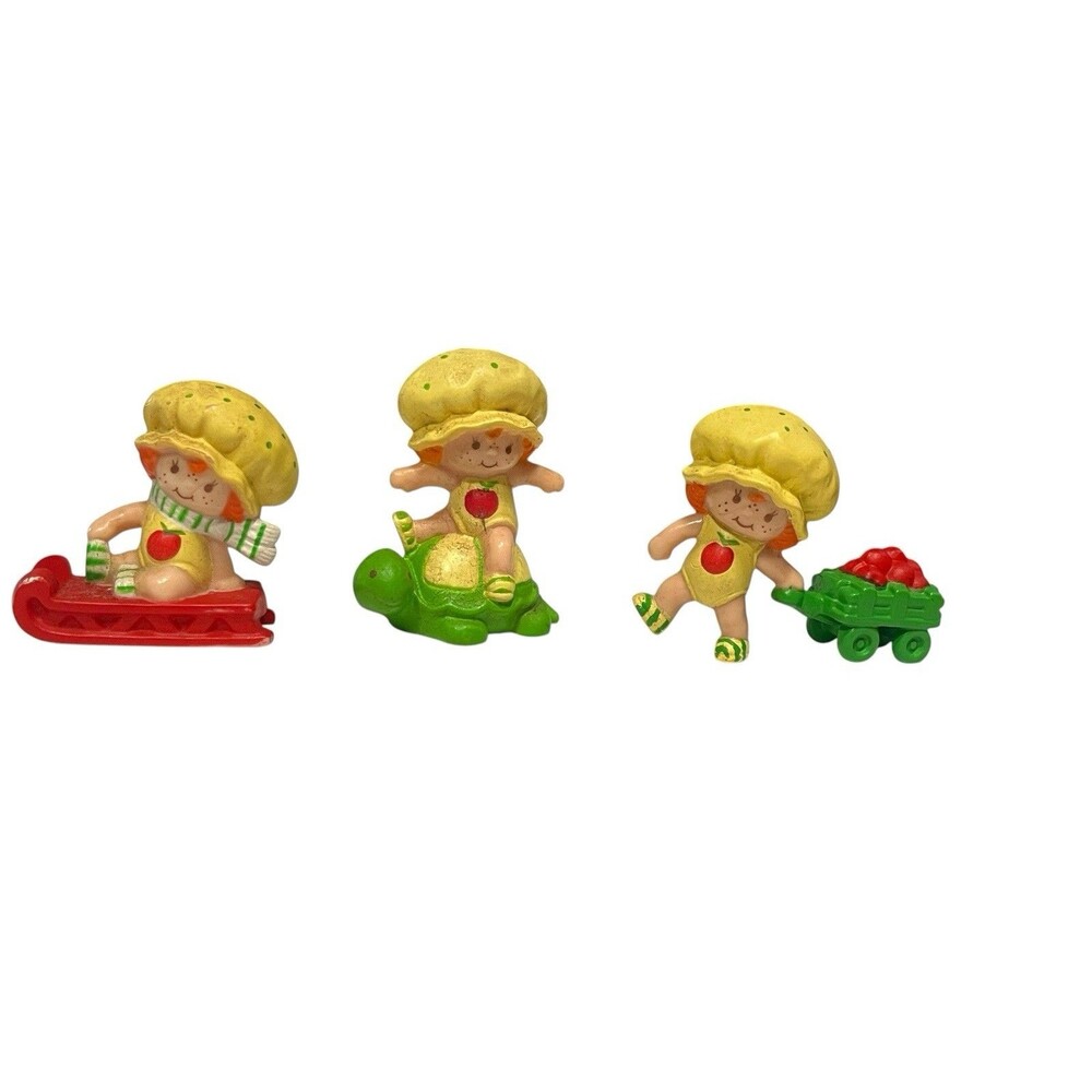 3 Strawberry Shortcake Apple Dumplin  PVC Mini 3 Pulling Wagon Turtle Sled 1984